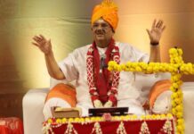डॉ. पवन सिन्हा ‘गुरुजी’ ने बताए भक्ति, ध्यान और सकारात्मक ऊर्जा के सूत्र Dr. Pawan Sinha ‘Guruji’ shares the secrets of positive energy.
