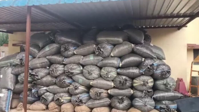 Two smugglers arrested with narcotics worth ₹3 crore. Two smugglers arrested with narcotics worth ₹3 crore.