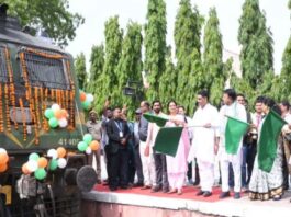 वरिष्ठ नागरिक तीर्थ यात्रा का शुभारंभ: रामेश्वरम-मदुरै के लिए स्पेशल ट्रेन को देवस्थान मंत्री कुमावत ने दिखाई हरी झंडी