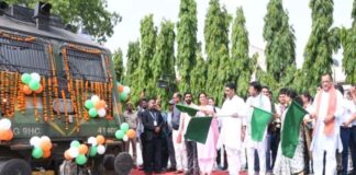 वरिष्ठ नागरिक तीर्थ यात्रा का शुभारंभ: रामेश्वरम-मदुरै के लिए स्पेशल ट्रेन को देवस्थान मंत्री कुमावत ने दिखाई हरी झंडी