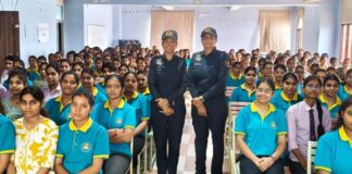 पुलिस ने 450 छात्राओं को साइबर सुरक्षा और आत्मरक्षा के दिए गुर Police imparted cyber security and self-defense tips to 450 girl students.