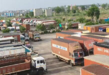 वीएलटीडी और ई-चालान के विरोध में दस हजार ट्रकों के पहिए थमे Ten thousand trucks stopped in protest against VLTD and e-challan.