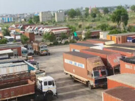 वीएलटीडी और ई-चालान के विरोध में दस हजार ट्रकों के पहिए थमे Ten thousand trucks stopped in protest against VLTD and e-challan.