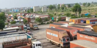 वीएलटीडी और ई-चालान के विरोध में दस हजार ट्रकों के पहिए थमे Ten thousand trucks stopped in protest against VLTD and e-challan.