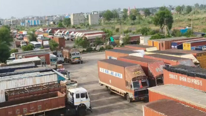 Ten thousand trucks stopped in protest against VLTD and e-challan. Ten thousand trucks stopped in protest against VLTD and e-challan.