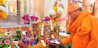 बधाई गीतों के बीच श्रद्धा से मनाया सद्गुरु स्वामी टेऊराम का छठी महोत्सव The 'Chhathi' festival of Sadguru Swami Teuram was celebrated with reverence amidst songs of celebration.
