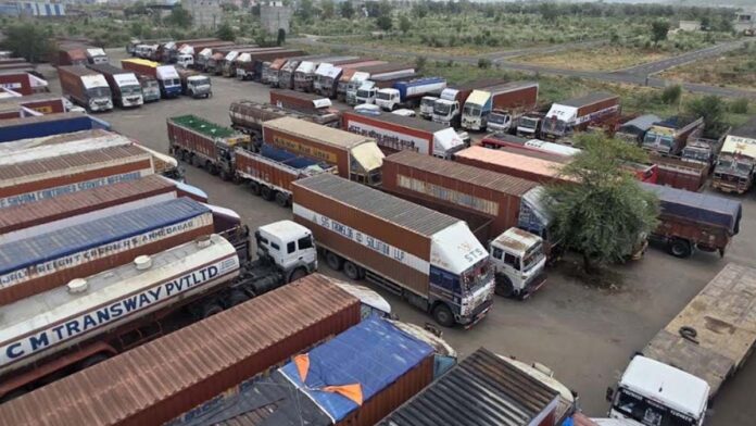 Truck wheels remained at a standstill for the second consecutive day in protest against VLTD. Truck wheels remained at a standstill for the second consecutive day in protest against VLTD.