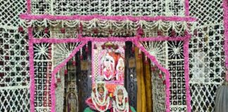 छोटी चौपड़ स्थित श्री सीताराम मंदिर में फूल बंगला महोत्सव में 100 किलो फूलों से सजा दरबार
