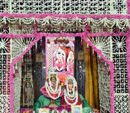छोटी चौपड़ स्थित श्री सीताराम मंदिर में फूल बंगला महोत्सव में 100 किलो फूलों से सजा दरबार