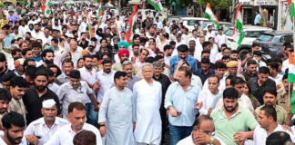 केंद्रीय शिक्षा मंत्री के इस्तीफे को लेकर कांग्रेस का जयपुर में उग्र प्रदर्शन Congress stages fierce protest in Jaipur demanding the Union Education Minister's resignation.