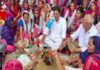 मानदेय और कर्मचारी दर्जे की मांग पर अड़ी आंगनवाड़ी कर्मी Anganwadi workers adamant on demands for honorarium and employee status.
