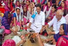 मानदेय और कर्मचारी दर्जे की मांग पर अड़ी आंगनवाड़ी कर्मी Anganwadi workers adamant on demands for honorarium and employee status.