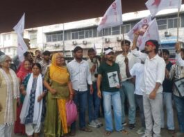 दिल्ली लाठीचार्ज के विरोध में जयपुर में युवाओं ने किया विरोध-प्रदर्शन