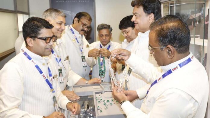 yy Over 15,000 trade buyers attended the Jaipur Jewellery Show.