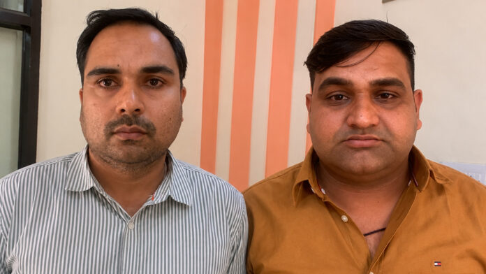 Two officials, including the Marriage Registrar of the Jaipur Municipal Corporation, have been nabbed by the ACB. Two officials, including the Marriage Registrar of the Jaipur Municipal Corporation, have been nabbed by the ACB.