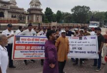 अल्बर्ट हॉल पर नुक्कड़ नाटक से दिया यातायात नियमों की पालना का संदेश