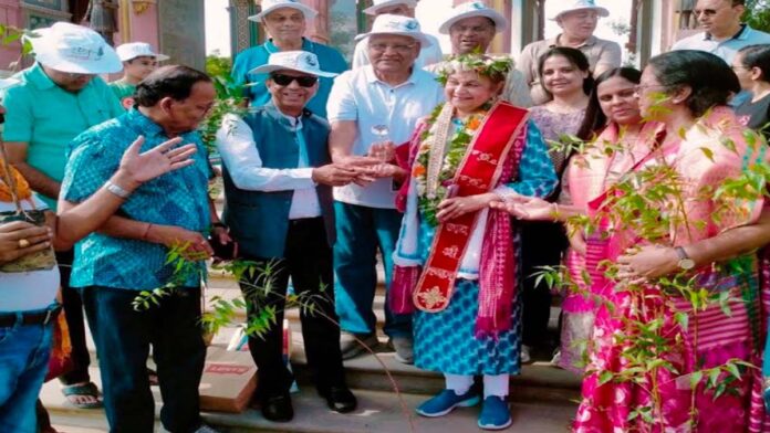 amla 'Water Lady of India' Amla Ruia accorded a grand reception in Jaipur.