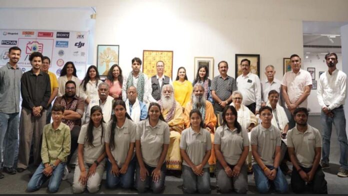 Photography tips were shared with students at the grand photography festival held in Jaipur. Photography tips were shared with students at the grand photography festival held in Jaipur.