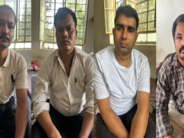 अयोध्या साइबर क्राइम थाने के चार पुलिसकर्मी 2.80 लाख की रिश्वत लेते गिरफ्तार Four police personnel from the Ayodhya Cyber Crime Police Station arrested for accepting a bribe.
