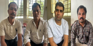 अयोध्या साइबर क्राइम थाने के चार पुलिसकर्मी 2.80 लाख की रिश्वत लेते गिरफ्तार Four police personnel from the Ayodhya Cyber Crime Police Station arrested for accepting a bribe.