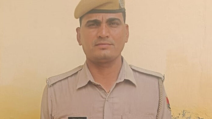 Tragedy averted during Diggi Padyatra: Constable saves pilgrim who fell into a stepwell. Tragedy averted during Diggi Padyatra: Constable saves pilgrim who fell into a stepwell.