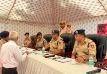 पुलिस कमिश्नर की जनसुनवाई में कई मामलों का मौके पर किया समाधान Several cases were resolved on the spot during the Police Commissioner's public grievance hearing.