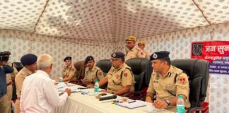 पुलिस कमिश्नर की जनसुनवाई में कई मामलों का मौके पर किया समाधान Several cases were resolved on the spot during the Police Commissioner's public grievance hearing.