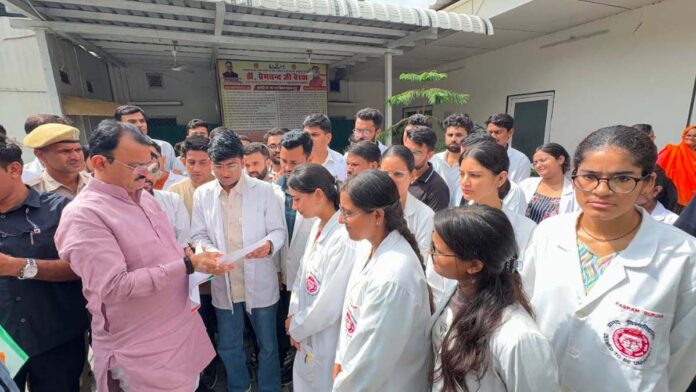 Opposition to re-appointment for 926 vacant posts Opposition to re-appointment for 926 vacant posts