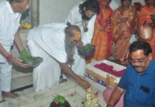 सवा लाख बिल्व पत्र से हुआ भोलेनाथ का पूजन: जयकारों के बीच संत-महंतों का सम्मान