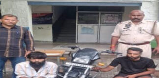 वारदात की फिराक में घूम रहे दो कुख्यात चोर गिरफ्तार