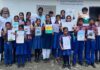 देशभक्ति की रंगों में सजे बच्चों के चित्र: 10 पौधे लगाकर लिया हर साल एक पेड़ लगाने का संकल्प