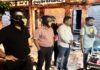 रात में स्कूटी पर निकले कलेक्टर: नालियों से दुकानों तक देखी सफाई Collector heads out on a scooter at night; inspects cleanliness from drains to shops.