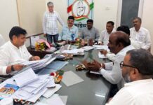 निकाय चुनाव में टिकट के लिए कांग्रेस में दौड़ तेज: नेताओं के घर बायोडाटा लेकर पहुंच रहे दावेदार The race for tickets in the civic polls intensifies in the Congress.