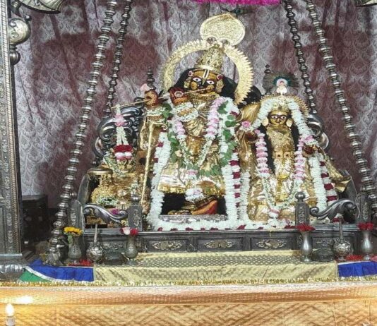 गोविंददेवजी मंदिर में रक्षाबंधन की धूम: सुनहरी लप्पा पोशाक में सजे ठाकुरजी