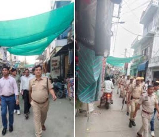 नगर पालिका चुनाव: पुलिस और प्रशासन की ओर से निकाला फ्लैग मार्च