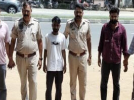 नर्सरी के पास जुआ खेलते तीन सटोरिए गिरफ्तार Three gamblers arrested near the nursery.
