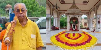अभिषेक के बाद किया फूलों से श्रृंगार: महंत अंजन कुमार गोस्वामी ने किया जलाभिषेक Adorned with flowers after the ritual bathing.