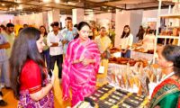 राष्ट्रीय हथकरघा दिवस पर एफएलओ कलेक्टिव-2026 में पहुंचीं उपमुख्यमंत्री दीया कुमारी FLO Collective-2026 on National Handloom Day