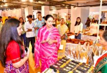 राष्ट्रीय हथकरघा दिवस पर एफएलओ कलेक्टिव-2026 में पहुंचीं उपमुख्यमंत्री दीया कुमारी FLO Collective-2026 on National Handloom Day