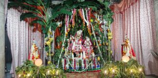पवित्रा एकादशी: पंचामृत अभिषेक के बाद लाल नटवर वेश में सजे गोविंद देवजी Pavitra Ekadashi: Govind Devji adorned in the red 'Natvar' attire following the Panchamrit Abhishekh.