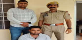 महिला की गोली मारकर हत्या करने वाला इनामी चढा पुलिस के हत्थे