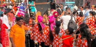गलता तीर्थ से जल भरकर रंगेश्वर महादेव पहुंचीं 500 कन्याएं 500 girls arrived at Rangeshwar Mahadev after fetching water from Galta Tirth.