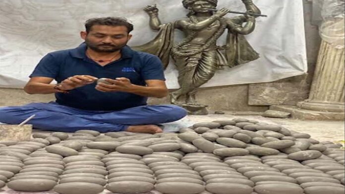 A mass worship of 251 earthen Shivlings and a Maha-Rudrabhishek will be held on Sunday. A mass worship of 251 earthen Shivlings and a Maha-Rudrabhishek will be held on Sunday.