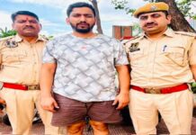 हथियार के दम पर सटोरियों और व्यापारियों से अवैध वसूली करने वाला बदमाश गिरफ्तार
