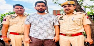 हथियार के दम पर सटोरियों और व्यापारियों से अवैध वसूली करने वाला बदमाश गिरफ्तार