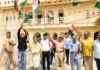 हवामहल पर लहराया तिरंगा: पर्यटकों और विद्यार्थियों ने दिखाया देश प्रेम