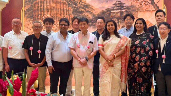 A cordial meeting between former Mayor Dr. Soumya Gurjar and Kofu Mayor Yuichi Higuchi. A cordial meeting between former Mayor Dr. Soumya Gurjar and Kofu Mayor Yuichi Higuchi.
