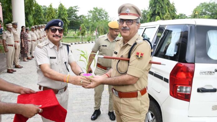 IPS Revant Dan takes charge of SDRF; inspects Gadota headquarters. IPS Revant Dan takes charge of SDRF; inspects Gadota headquarters.