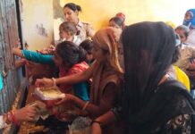सलाखों के उस पार भाइयों की कलाई पर सजी राखी