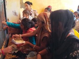 सलाखों के उस पार भाइयों की कलाई पर सजी राखी